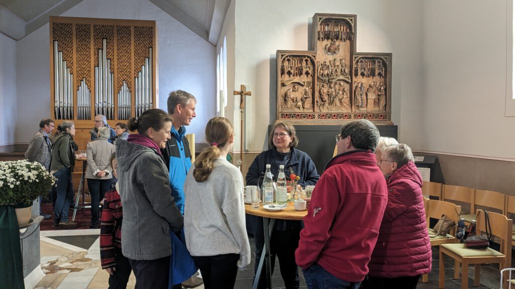 Kaffee nach der Kirche Schleckheimer Kapelle Oktober 2023 Gespräche Gemeinschaft Dorfgemeinschaft
