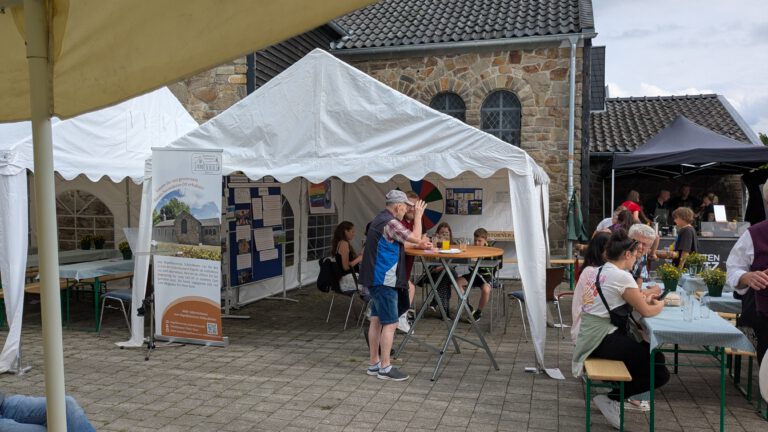 Schleckheimer Sommertraum Sommerfest Dorffest Infostand Kapellenverein Pinnwand Gestern Heute Morgen