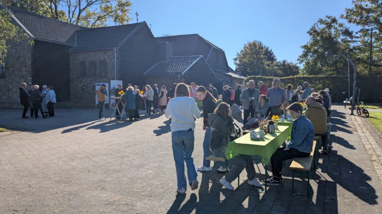 Erntedankfrühstück Kapellenverein Schleckheim Dorfplatz Kapelle 2025 Gemeinschaft Begegnung Dorf Erntedank