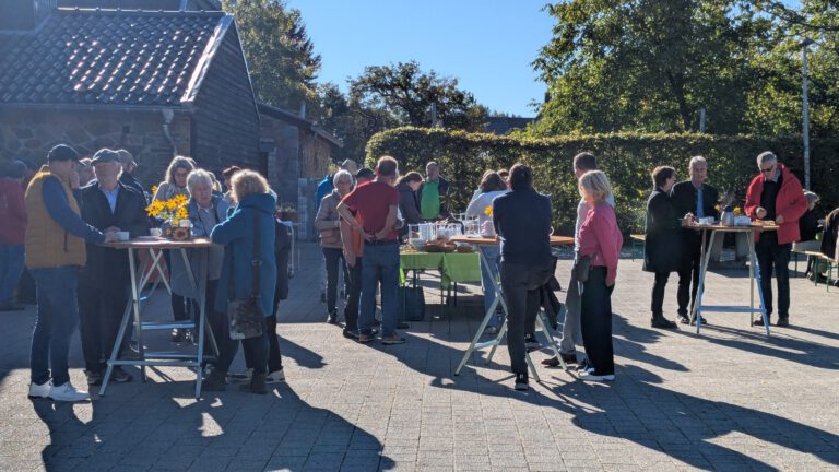 Erntedankfrühstück Kapellenverein Schleckheim Dorfplatz Kapelle 2025 Gemeinschaft Begegnung Dorf Erntedank