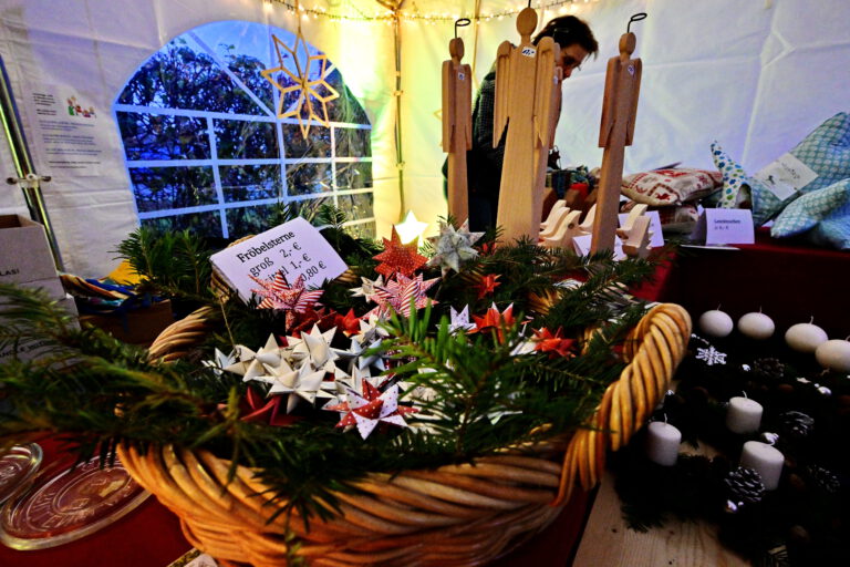 Kleine Dorfweihnacht Schleckheim Gemeinschaft Weihnachten Advent zusammen