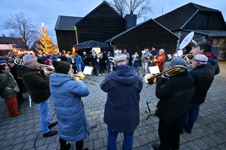 Kleine Dorfweihnacht Schleckheim Gemeinschaft Weihnachten Advent zusammen