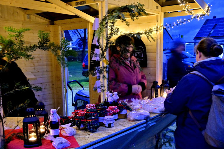 Kleine Dorfweihnacht Schleckheim Gemeinschaft Weihnachten Advent zusammen