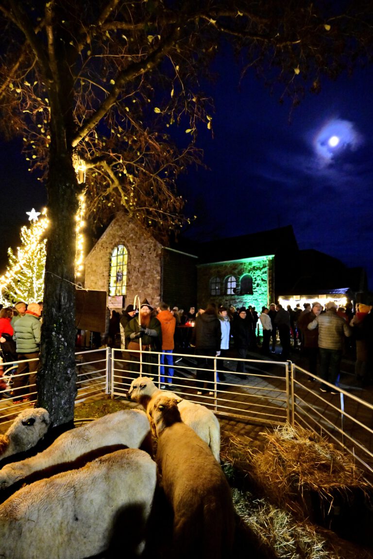 Kleine Dorfweihnacht Schleckheim Gemeinschaft Weihnachten Advent zusammen