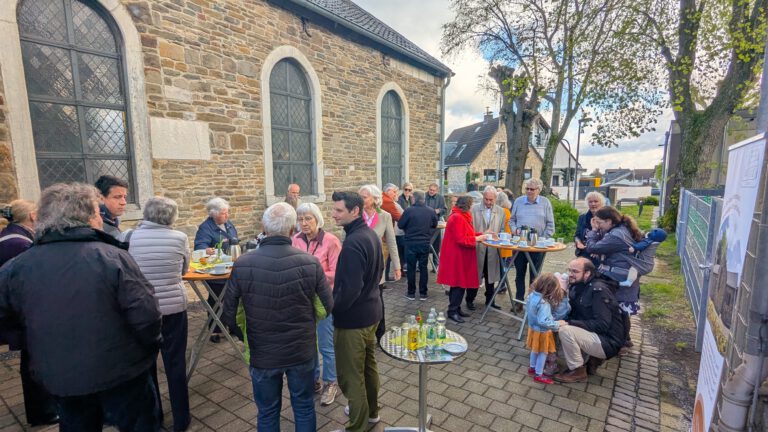 Kaffee nach der Kirche Schleckheimer Kapelle April 2026 Gespräche Gemeinschaft Dorfgemeinschaft