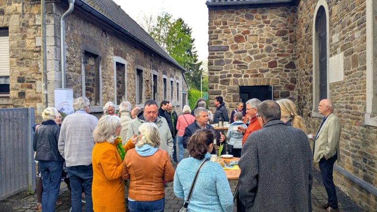 Kaffee nach der Kirche Schleckheimer Kapelle April 2026 Gespräche Gemeinschaft Dorfgemeinschaft