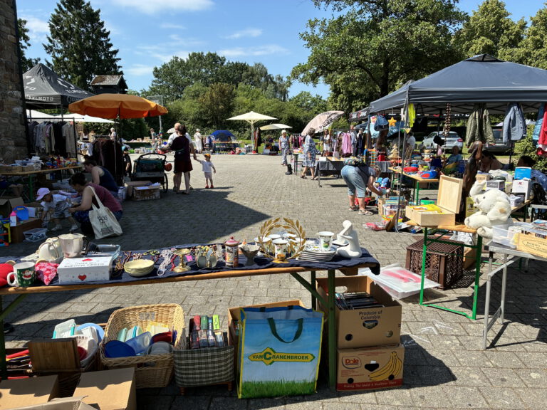 Kapellenverein Schleckheim Dorfplatz Kapelle Flohmarkt Kaufen Verkaufen Nachhaltigkeit Gesellig Begegnung