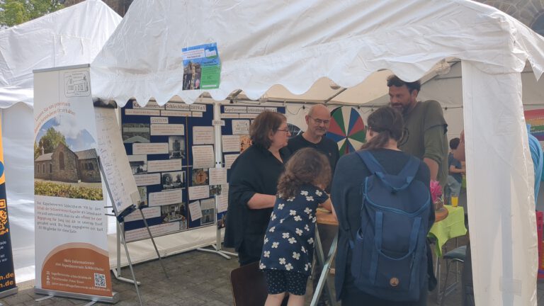 Schleckheimer Sommertraum Sommerfest Dorffest Infostand Kapellenverein Pinnwand Gestern Heute Morgen Puzzle Memory Gespräche